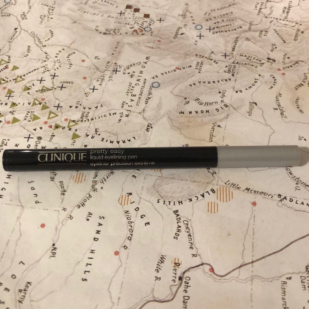 5/$25 Clinique Pretty Easy Liner
